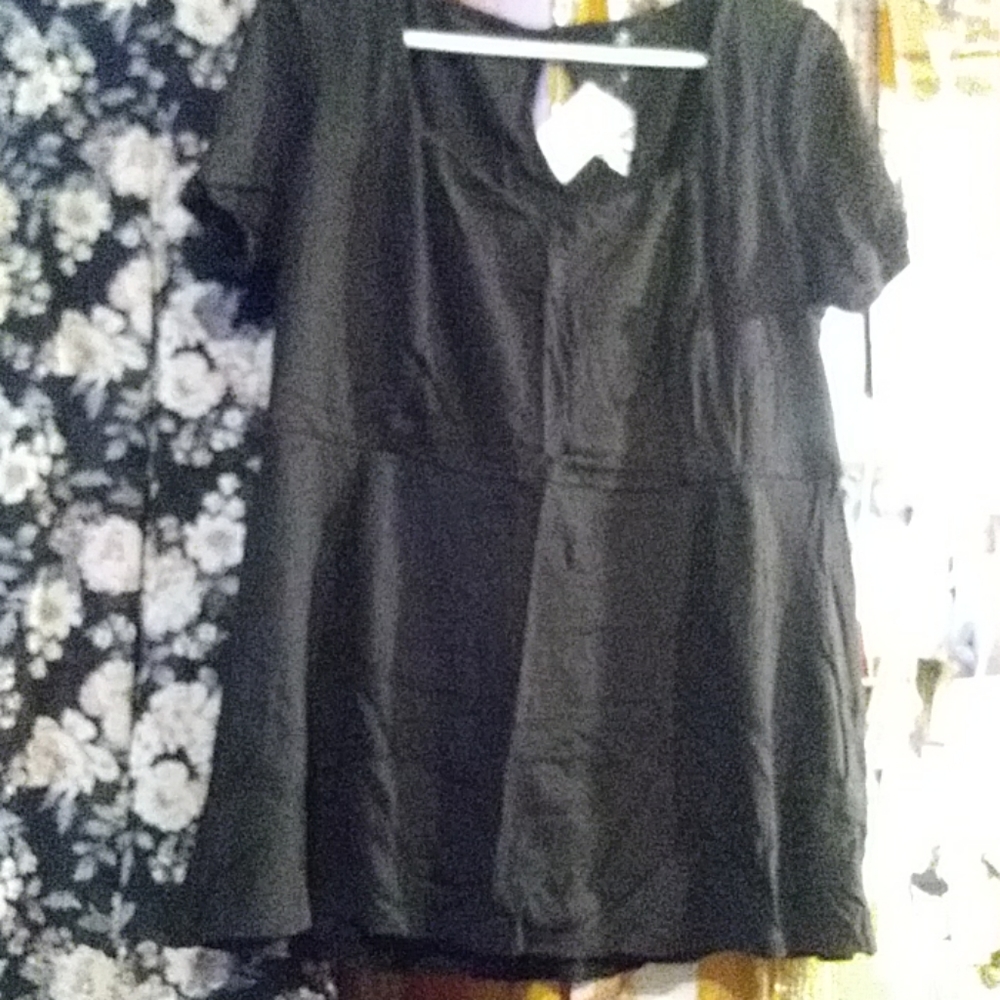 New with tags Torrid sweetheart top.